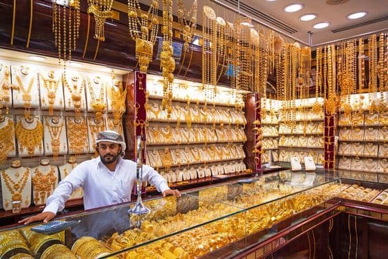 Ouro no famoso 'Souk do Ouro' no mercado de Deira em Dubai.