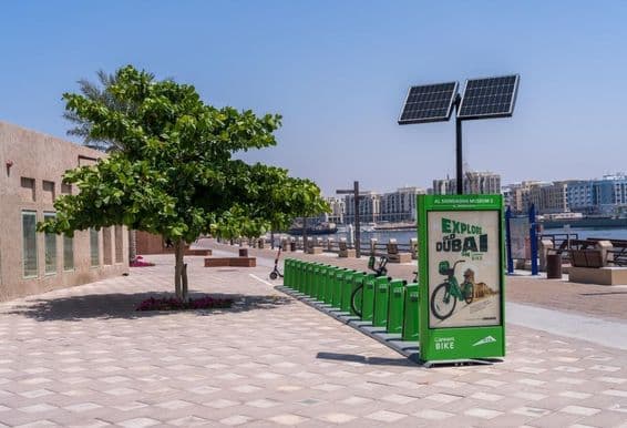 Estação de aluguel de bicicletas da Careem no distrito de Al Shindagha